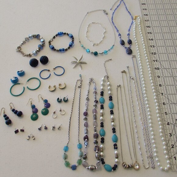 Lot of Costume Jewelry - Blues/Purples/Beads - Picture 2 of 15
